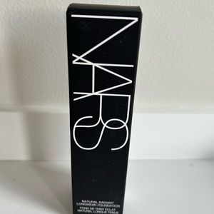 Nars Foundation MED/DARK Caracas 6623